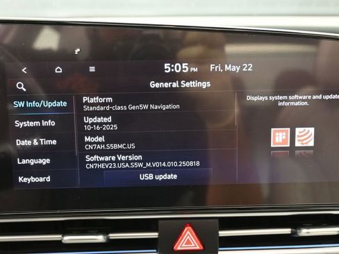 Used 2023 Hyundai Elantra Limited w/ Preferred Accessory Package FWD image 27