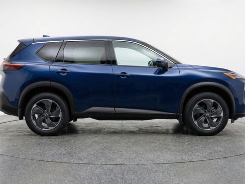 Used 2025 Nissan Rogue SV AWD/4WD image 11