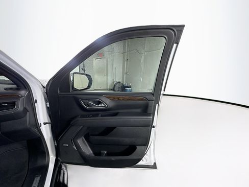 Used 2023 Chevrolet Suburban Premier image 34