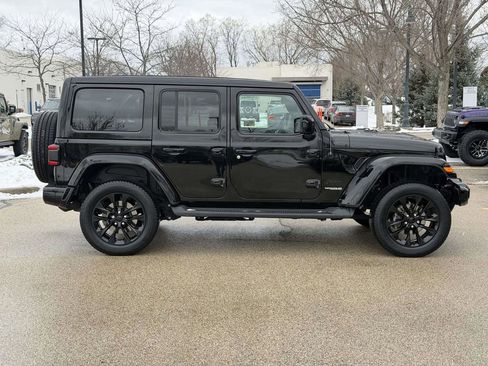 Used 2021 Jeep Wrangler Unlimited Sahara image 4