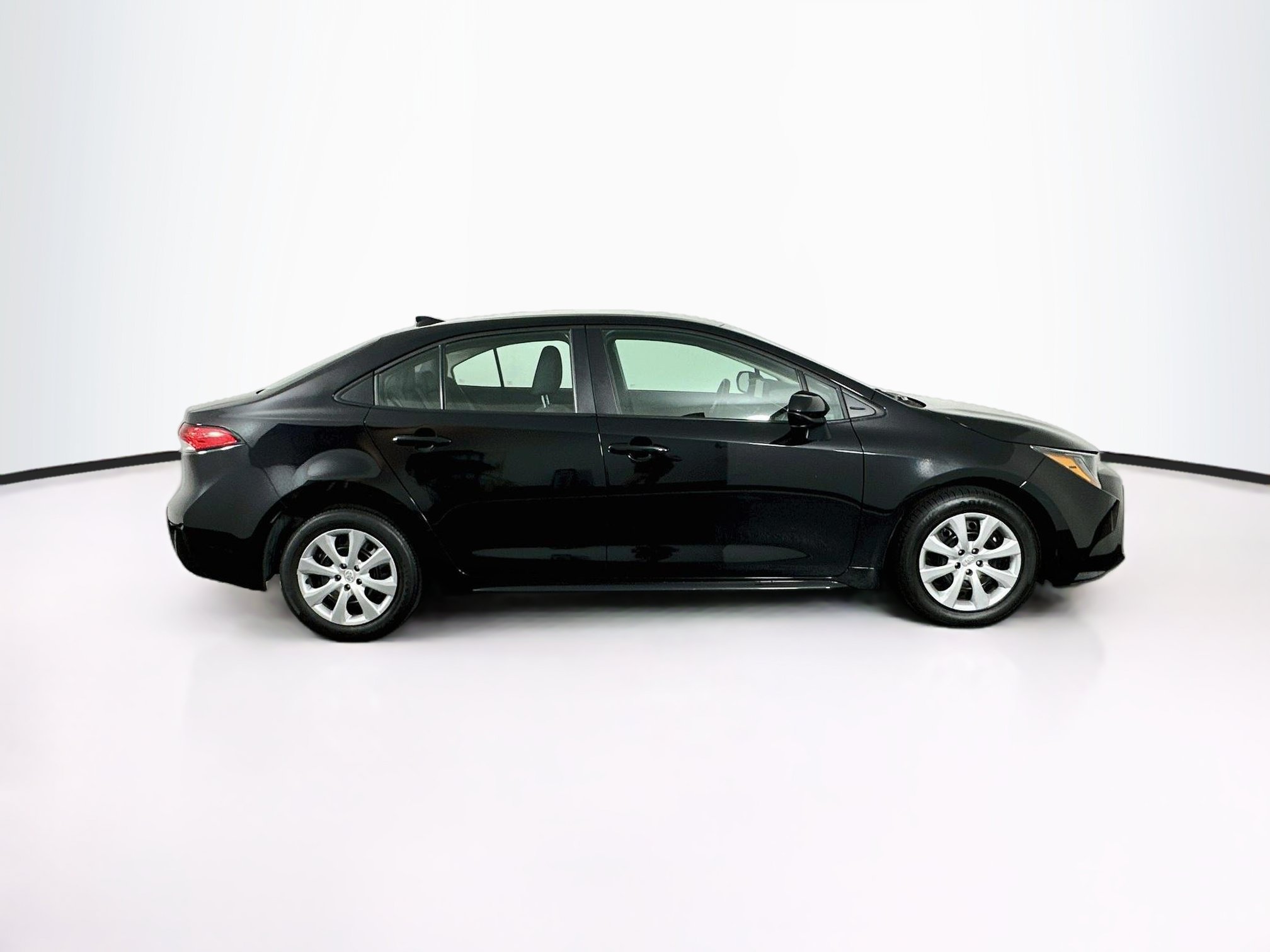 Used 2025 Toyota Corolla LE FWD image 10