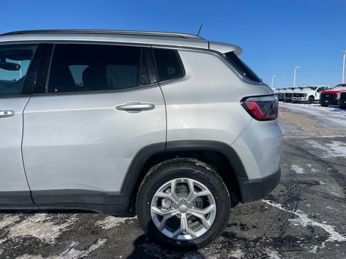 Used 2024 Jeep Compass Latitude image 34