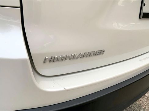 Used 2018 Toyota Highlander XLE AWD/4WD image 10
