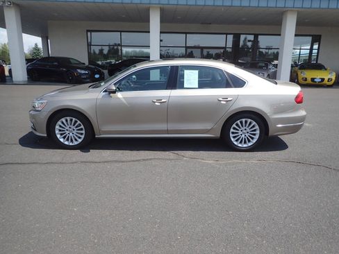 Used 2016 Volkswagen Passat 1.8T SE w/ Lighting Package (P06) FWD image 2