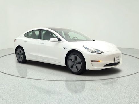 Used 2020 Tesla Model 3 Standard Range Plus RWD image 3