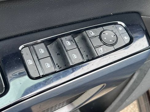 Used 2022 Nissan Pathfinder SL w/ SL Black Package AWD/4WD image 17