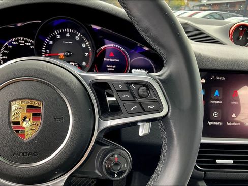Used 2023 Porsche Cayenne Coupe image 20