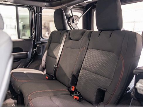 Used 2021 Jeep Wrangler Unlimited Rubicon image 30