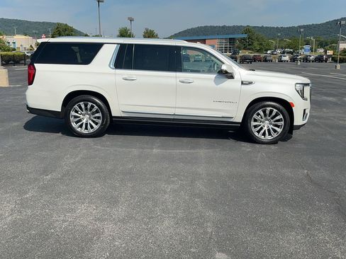 Used 2023 GMC Yukon XL Denali w/ Denali Reserve Package AWD/4WD image 4