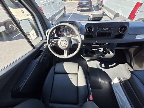 Used 2026 Mercedes-Benz Sprinter 2500 image 9