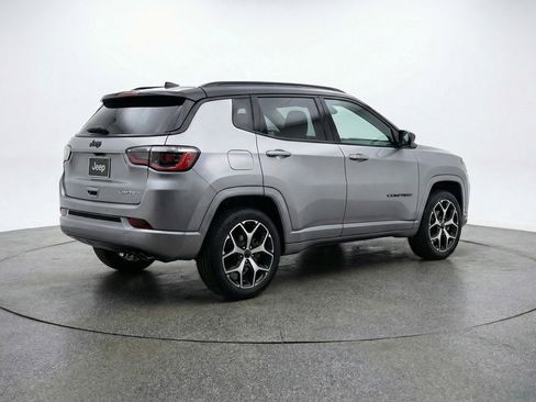 Used 2025 Jeep Compass Limited image 9