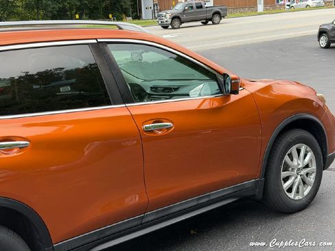 Used 2017 Nissan Rogue SV w/ Sun & Sound Touring Package AWD/4WD image 38