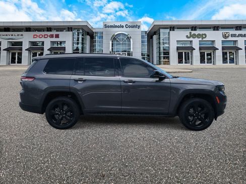 Used 2024 Jeep Grand Cherokee L Limited w/ Black Appearance Package AWD/4WD image 9