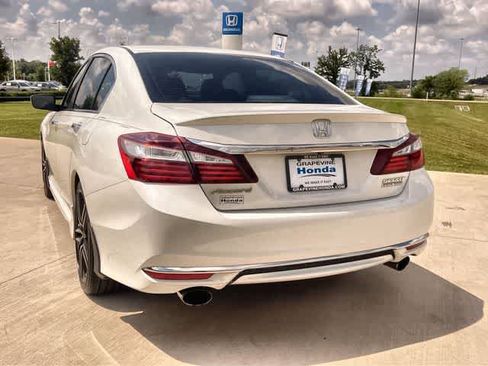Certified 2017 Honda Accord Sport Special Edition image 5