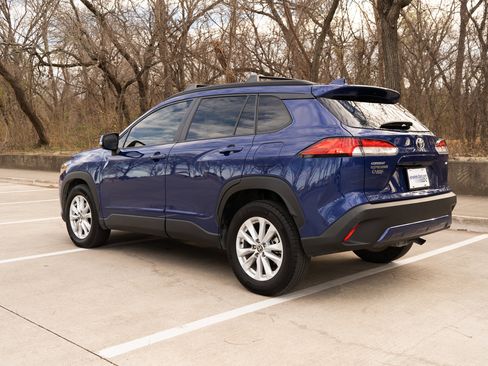 Used 2022 Toyota Corolla Cross LE image 7