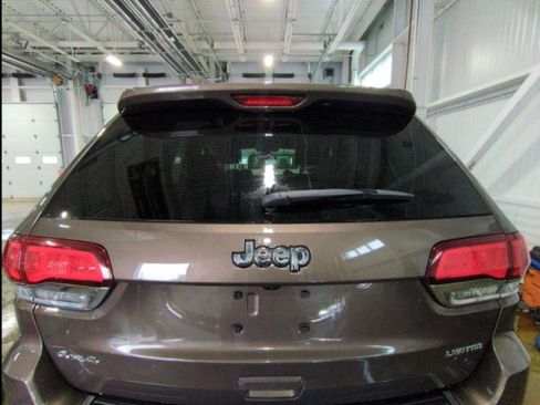 Used 2021 Jeep Grand Cherokee Limited image 3