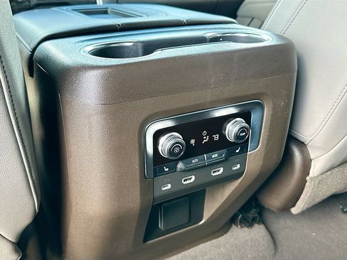 Used 2021 GMC Yukon SLT w/ SLT Premium Package RWD image 28