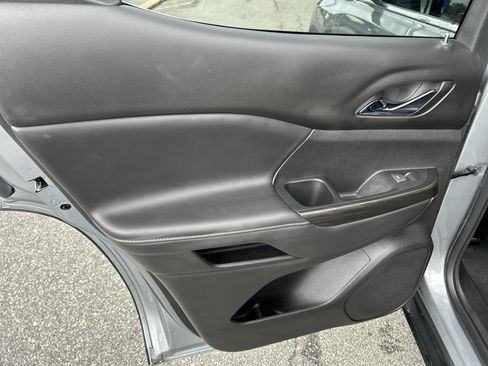 Used 2023 GMC Acadia SLT w/ Technology Package FWD image 14