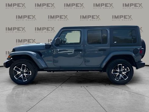 Used 2024 Jeep Wrangler Unlimited w/ Convenience Group AWD/4WD image 2