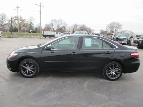 Used 2017 Toyota Camry XSE image 7