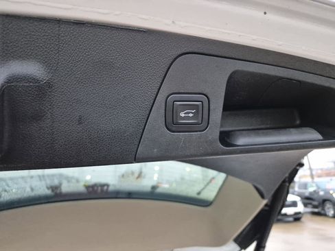 Used 2017 Buick Envision Essence image 9