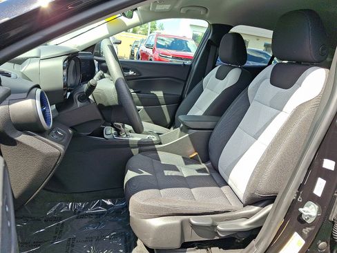 Used 2025 Chevrolet Trax LS image 15