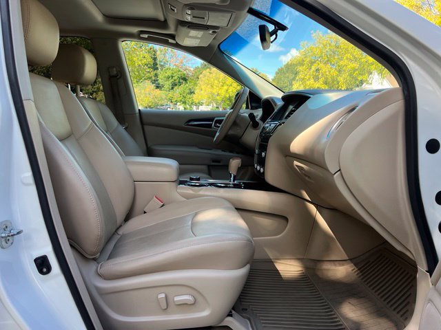 Used 2015 Nissan Pathfinder Platinum w/ Family Entertainment Package FWD image 23