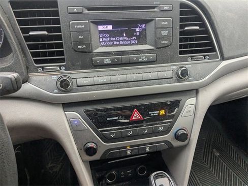 Used 2017 Hyundai Elantra SE image 27