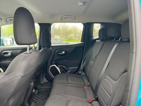 Used 2021 Jeep Renegade Latitude AWD/4WD image 31