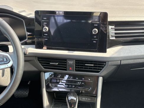 Used 2025 Volkswagen Jetta SE image 18