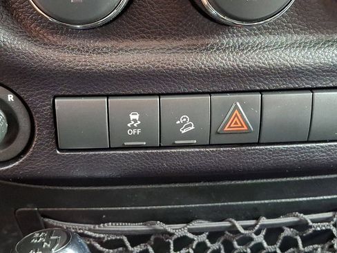 Used 2016 Jeep Wrangler Sport w/ Quick Order Package 24S AWD/4WD image 21