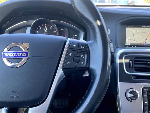 Used 2017 Volvo V60 T5 Platinum w/ Climate Package image 25