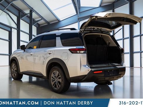 Used 2023 Nissan Pathfinder SV AWD/4WD image 29