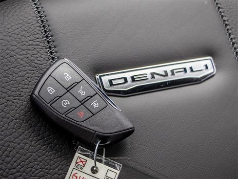 New 2025 GMC Yukon XL Denali image 34