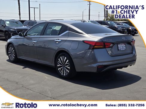 Used 2024 Nissan Altima 2.5 SV FWD image 5