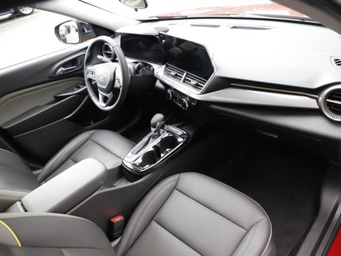 Used 2024 Chevrolet Trax ACTIV w/ Sunroof Package image 11