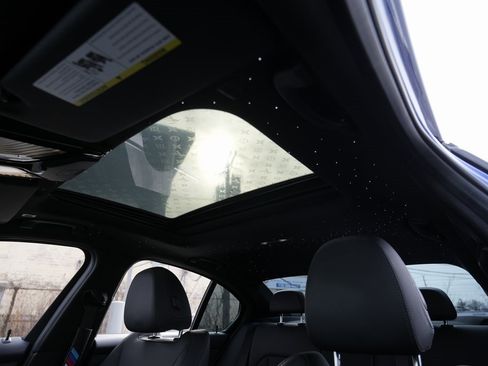 Used 2022 BMW 330i xDrive Sedan w/ M Sport Package image 43