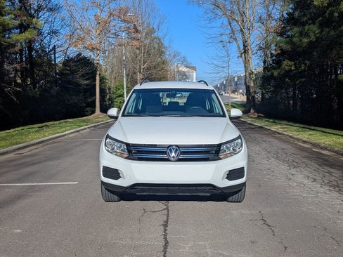 Used 2017 Volkswagen Tiguan S image 2