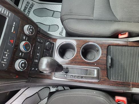 Used 2017 Chevrolet Traverse LT w/ Style and Technology Package image 13