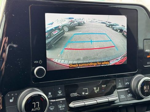 Used 2024 Toyota Highlander XLE image 21