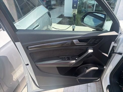 Used 2019 Audi SQ5 Premium Plus w/ Premium Plus Package image 18