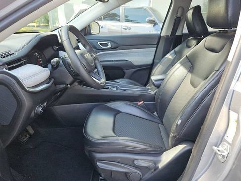 Used 2022 Jeep Compass Latitude FWD image 10