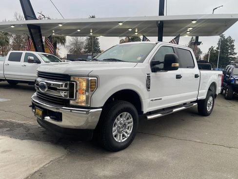 Used 2018 Ford F250 XLT image 2