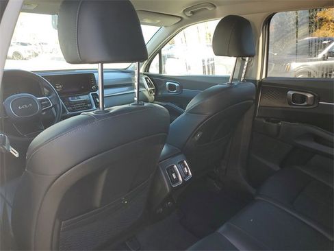 Used 2023 Kia Sorento S image 8