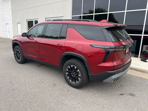 Used 2025 Chevrolet Traverse Z71 w/ Enhanced Driving Package AWD/4WD image 2