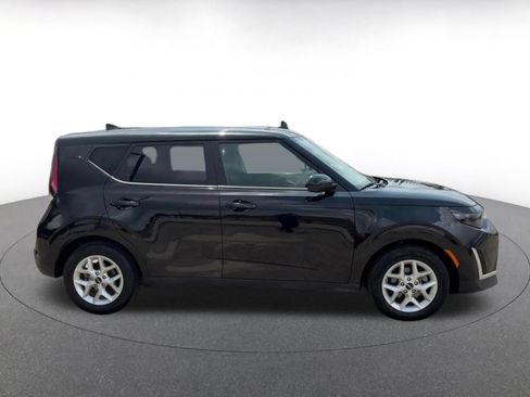 Used 2025 Kia Soul LX w/ LX Technology Package FWD image 13