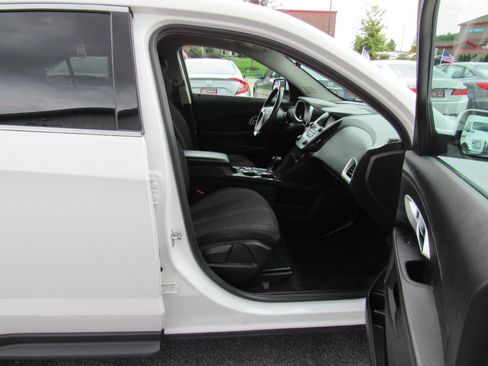 Used 2017 Chevrolet Equinox LT AWD/4WD image 32