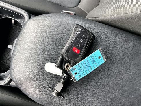 Used 2025 Toyota RAV4 XLE w/ Convenience Package AWD/4WD image 29