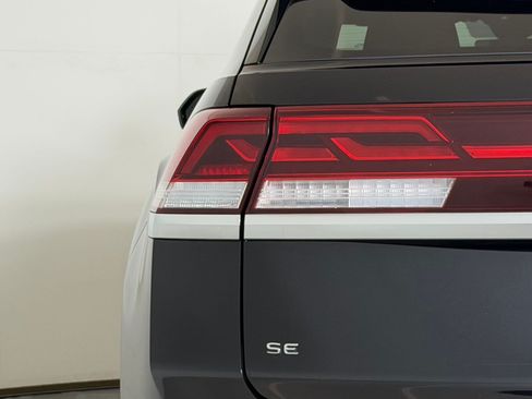 Used 2024 Volkswagen Atlas Cross Sport SE w/ Panoramic Sunroof Package FWD image 29