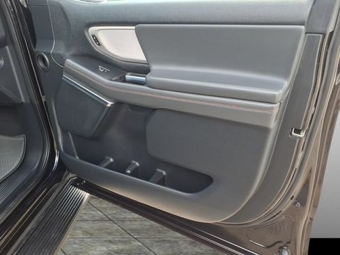 Used 2025 Ford Expedition Active AWD/4WD image 13